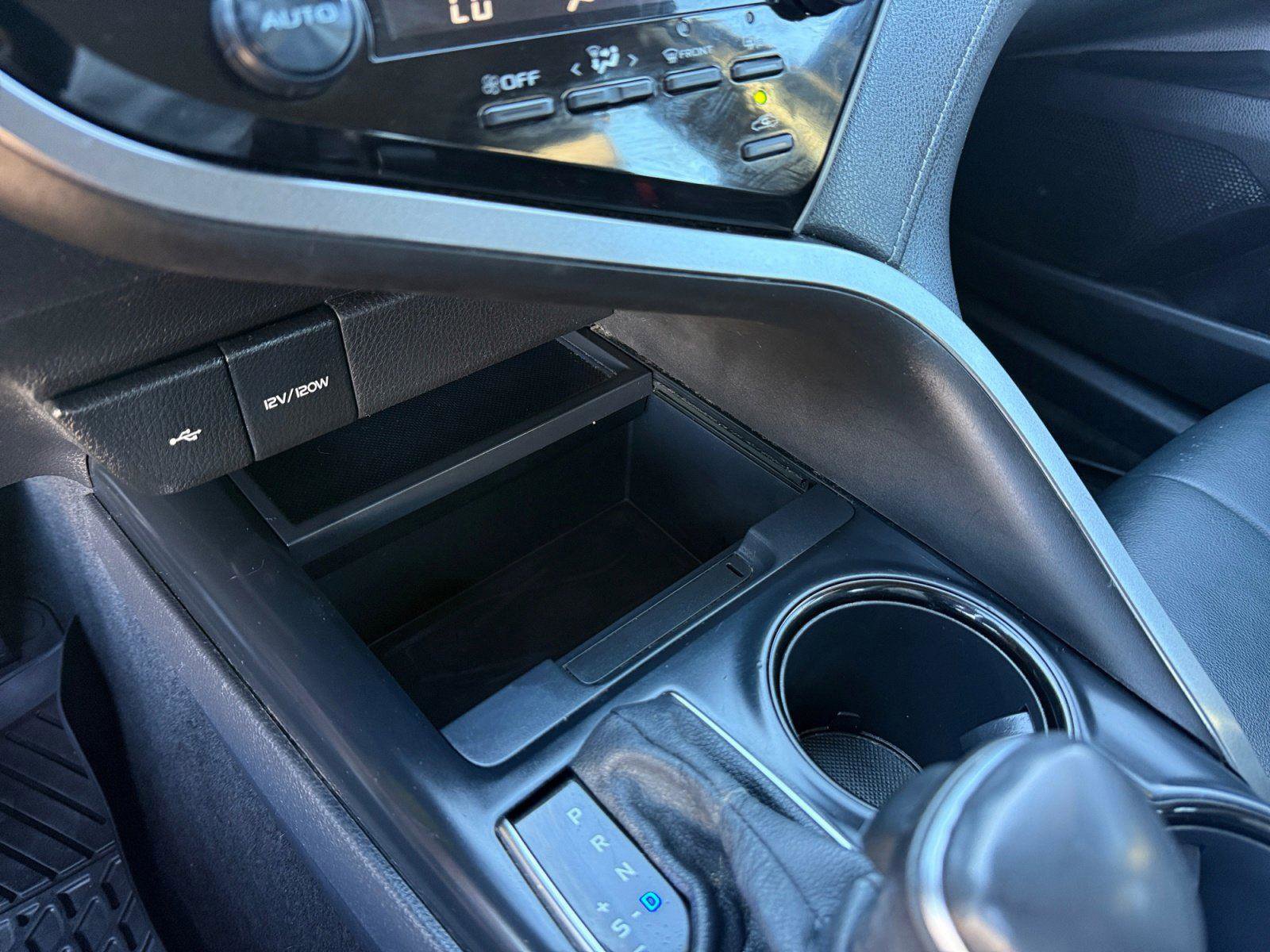 Used 2020 Toyota Camry SE image 24