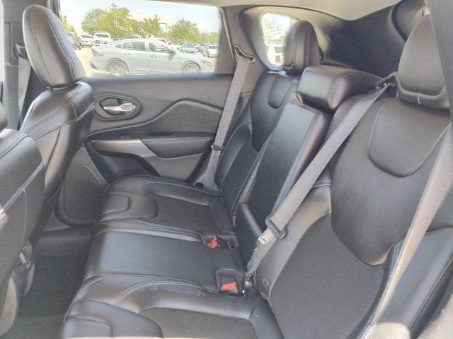 Used 2019 Jeep Cherokee Latitude Plus AWD/4WD image 10