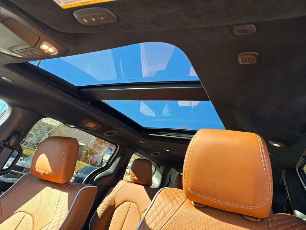 New 2026 Chrysler Pacifica Pinnacle image 13