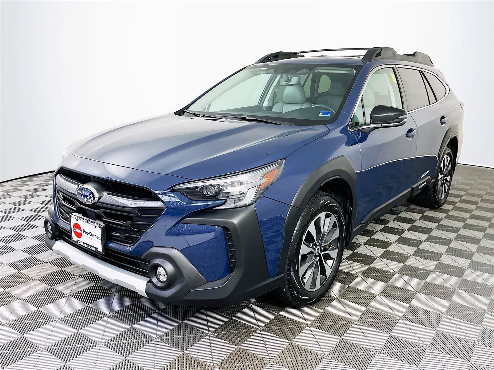 Used 2023 Subaru Outback Limited XT AWD/4WD image 3