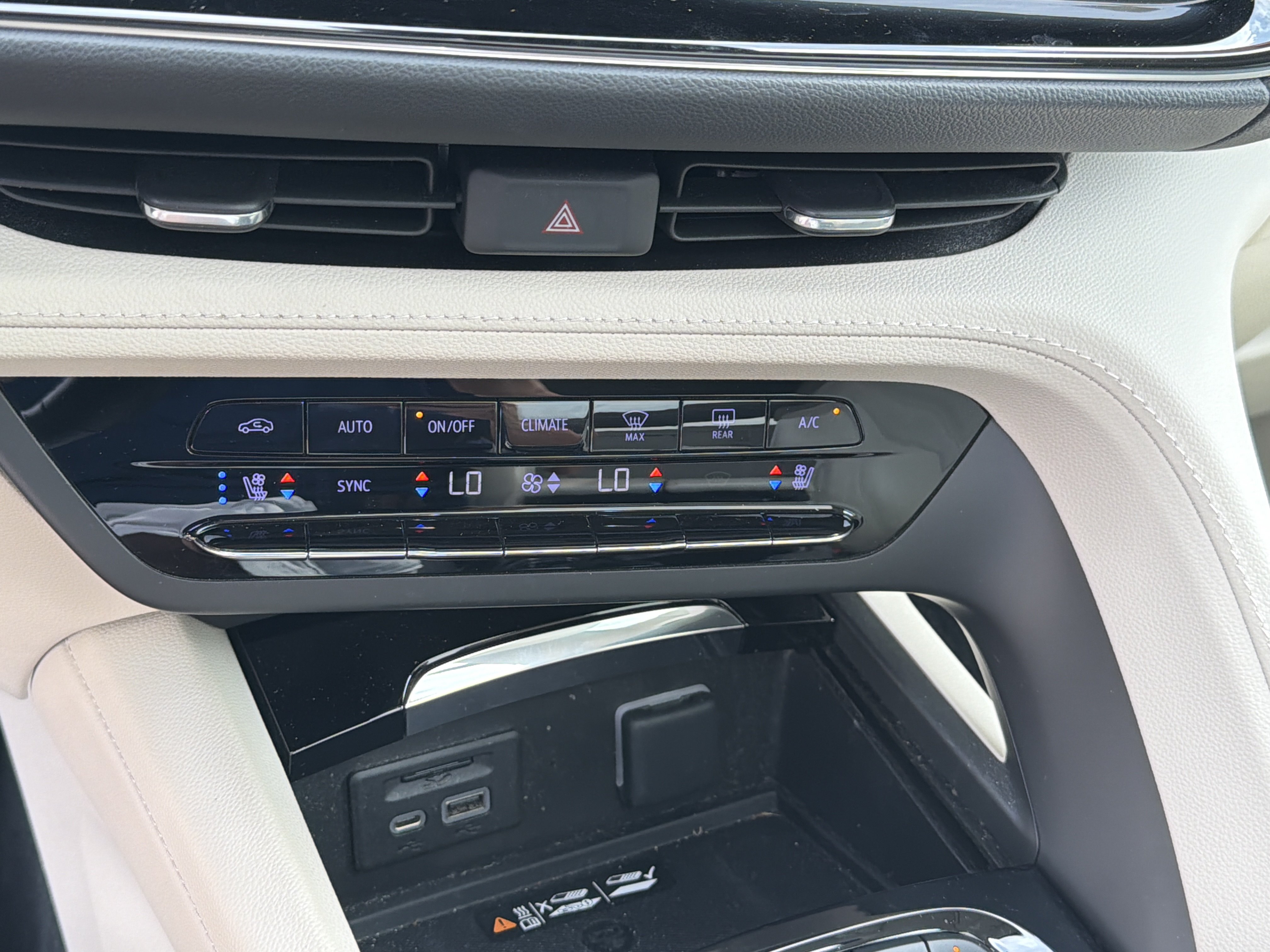 Used 2023 Buick Envision Avenir FWD image 29