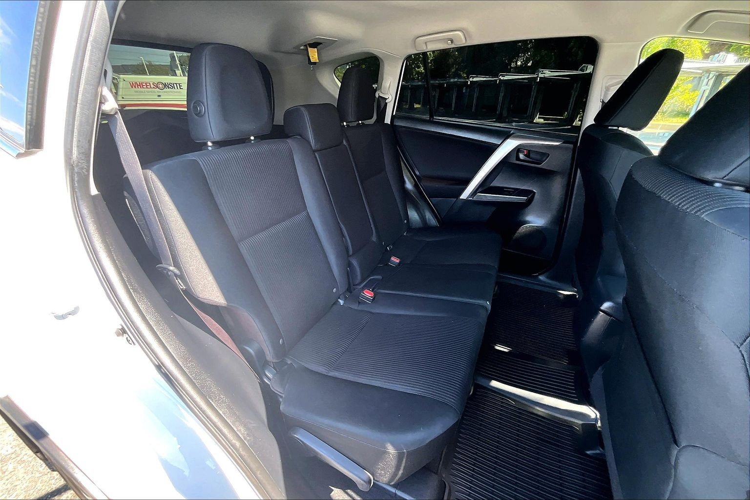Used 2016 Toyota RAV4 LE AWD/4WD image 25