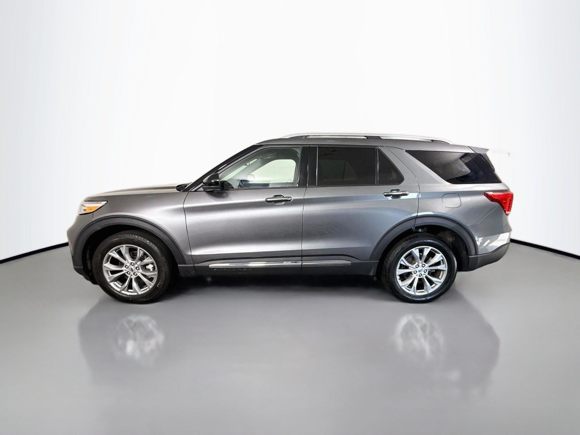 Used 2023 Ford Explorer Limited AWD/4WD image 6