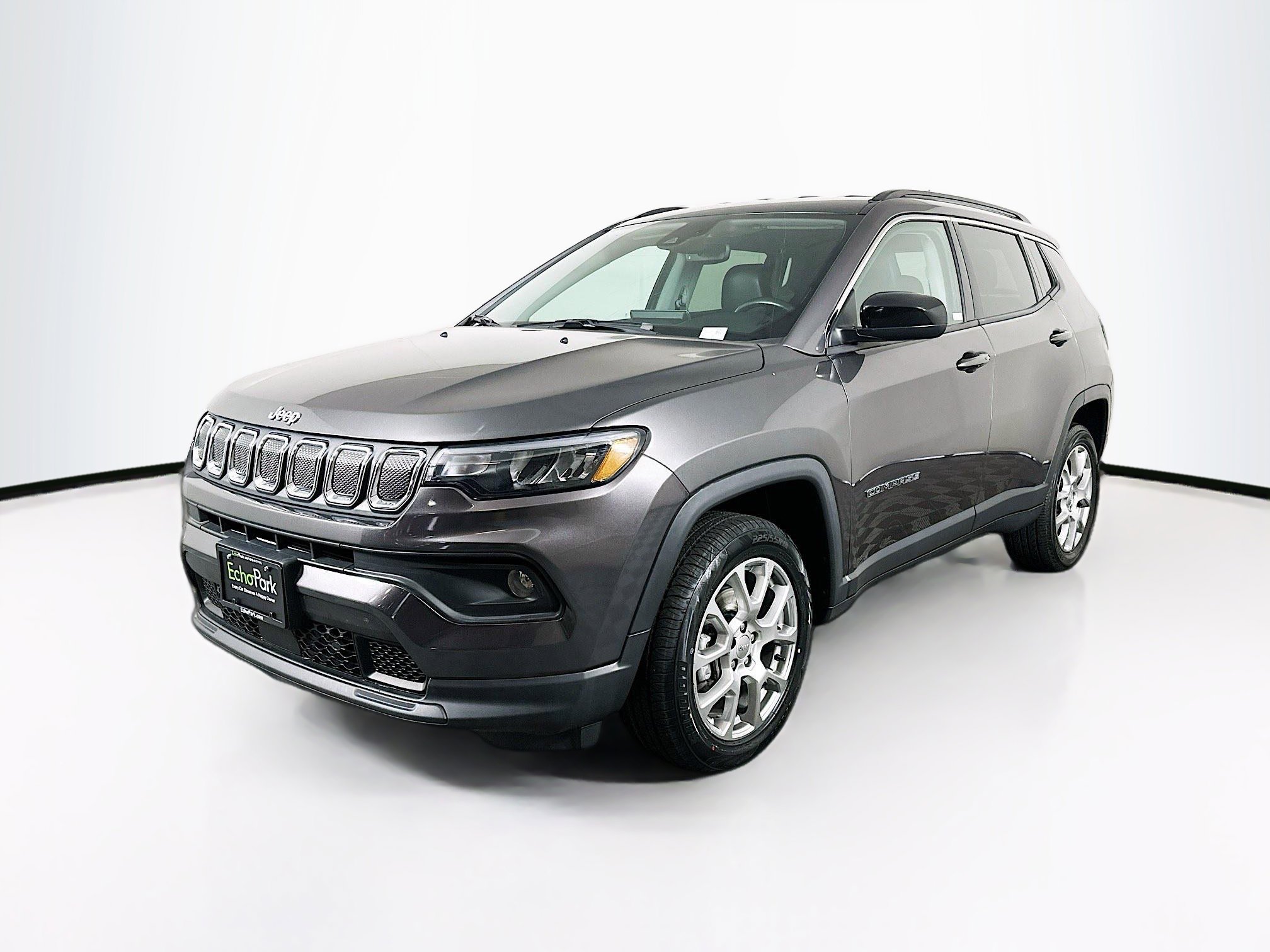 Used 2022 Jeep Compass Latitude AWD/4WD image 3