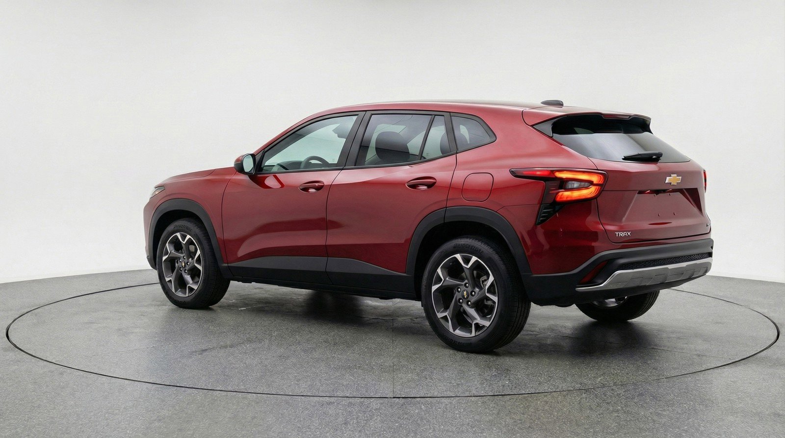 Used 2025 Chevrolet Trax LT FWD image 6
