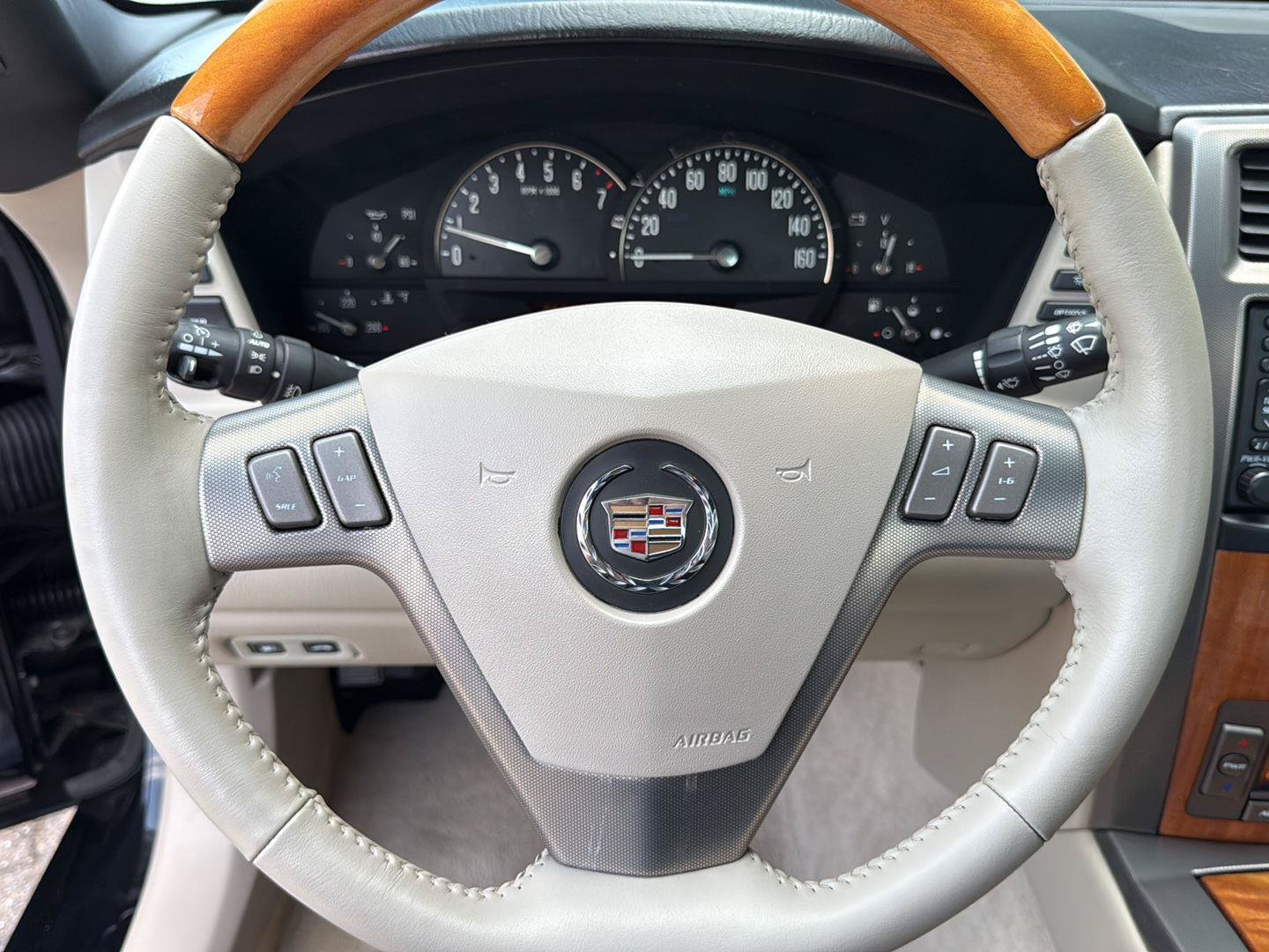 Used 2006 Cadillac XLR RWD image 16