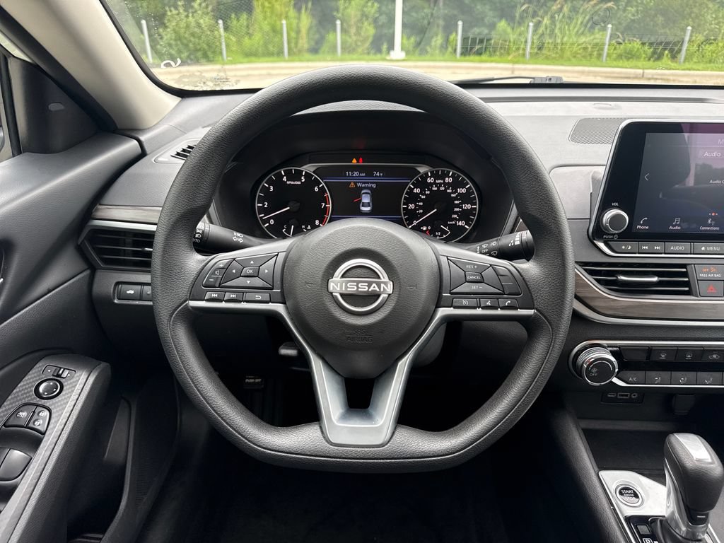 Used 2025 Nissan Altima 2.5 SV FWD image 19