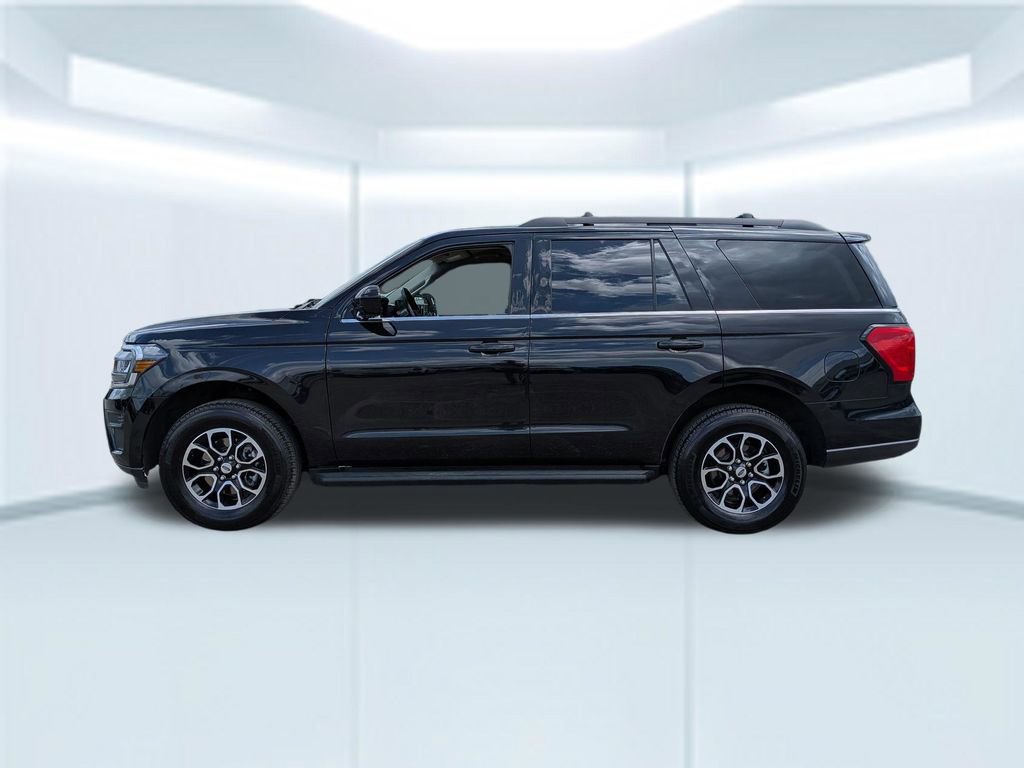 Used 2024 Ford Expedition XLT AWD/4WD image 2