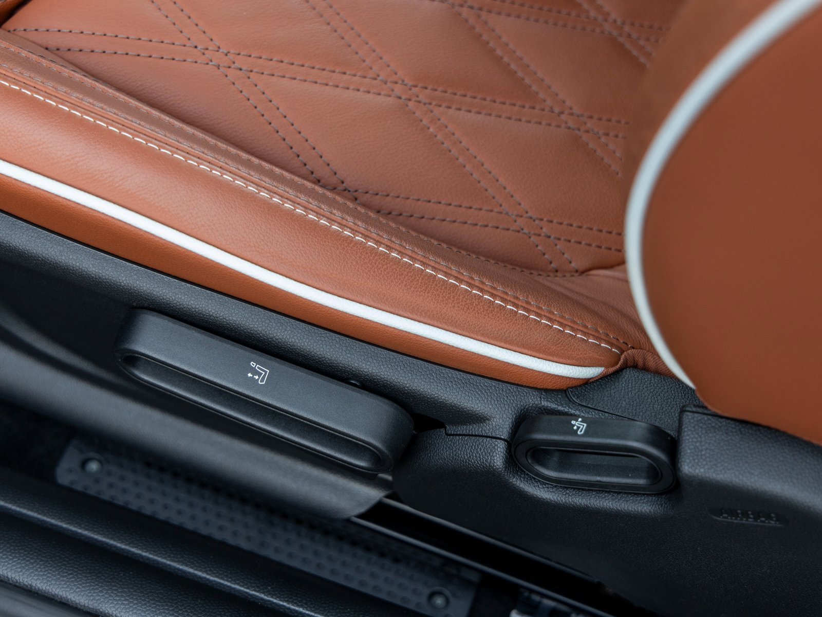 Used 2023 MINI Cooper 2-Door Hardtop w/ Signature Upholstery Package image 25