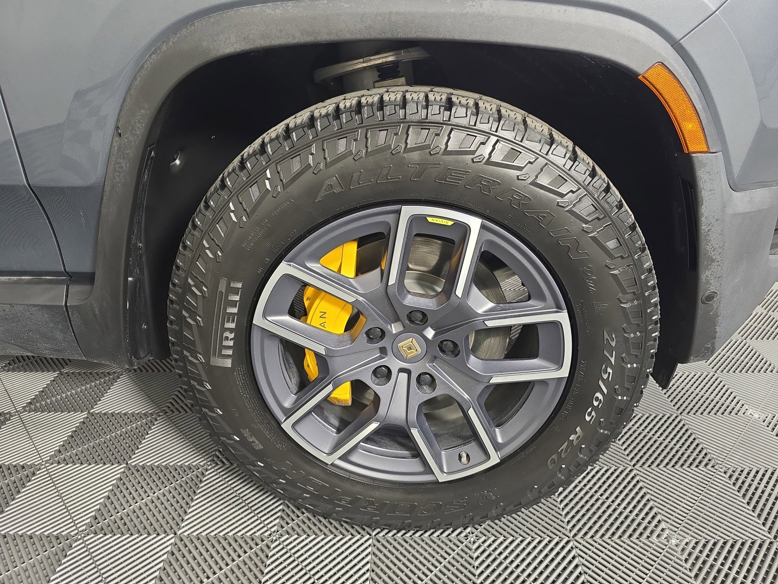 Used 2022 Rivian R1S Launch Edition image 11