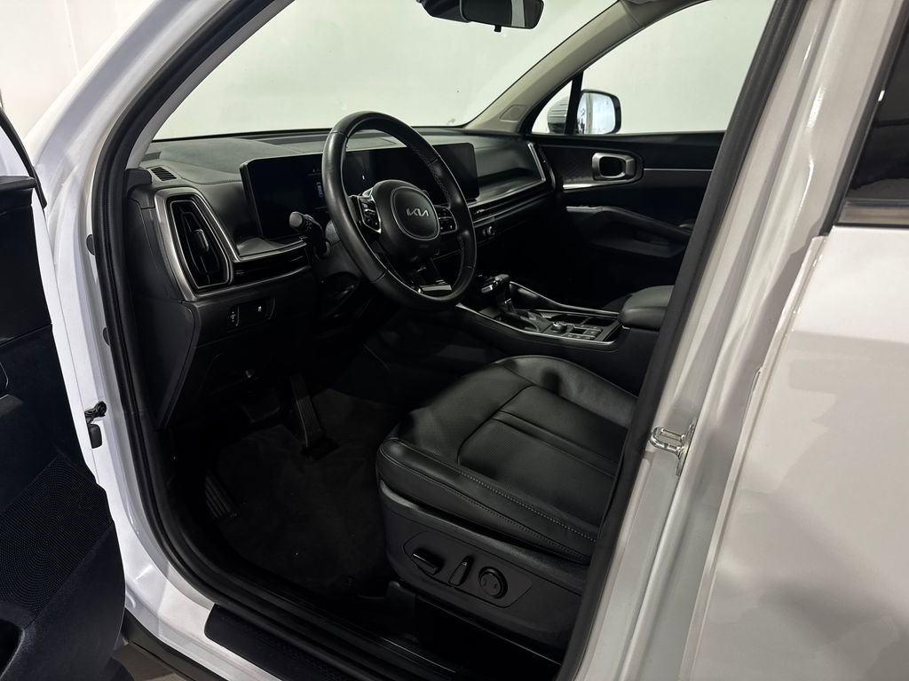 Used 2025 Kia Sorento S FWD image 16