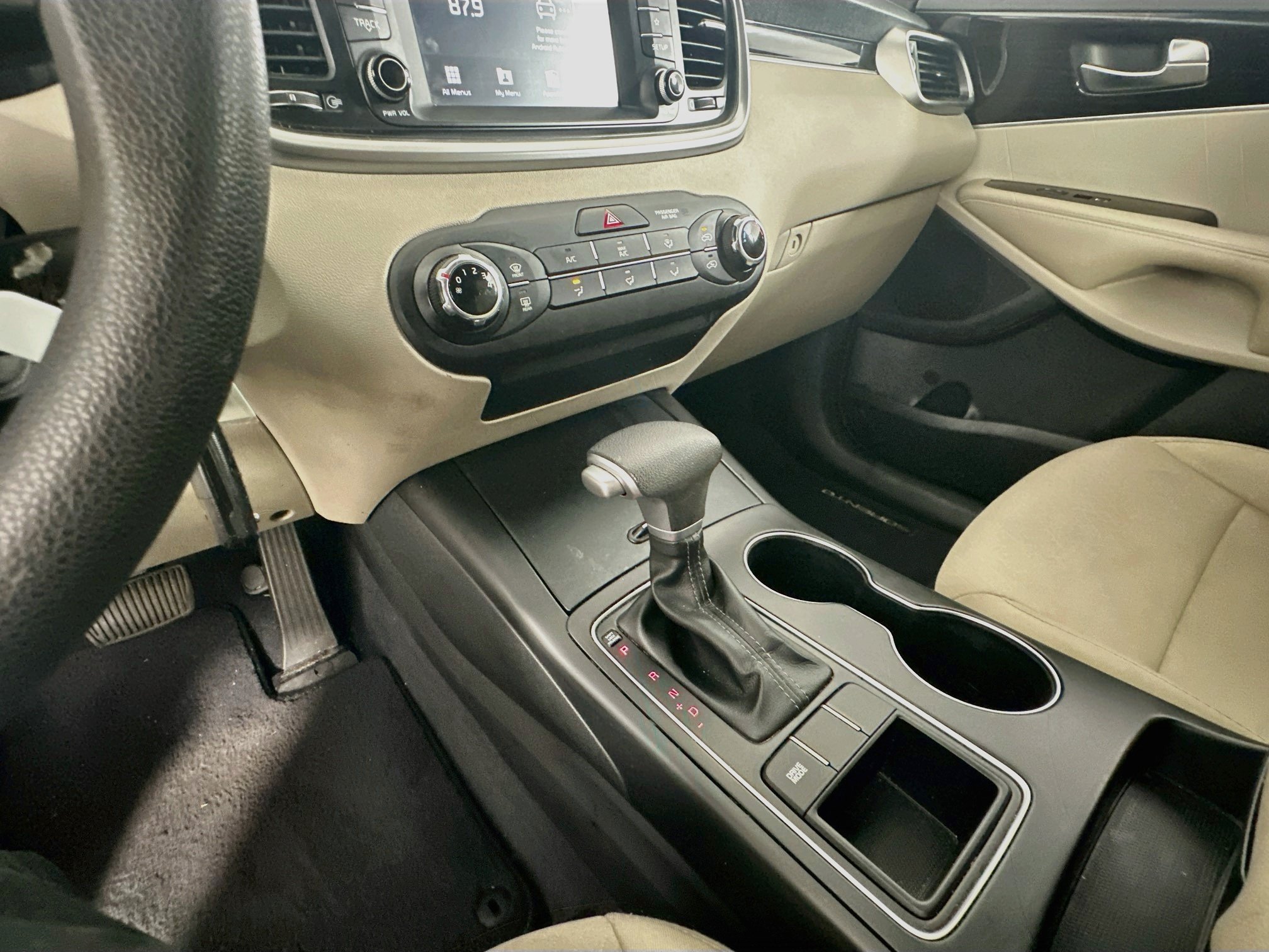 Used 2020 Kia Sorento LX FWD image 24