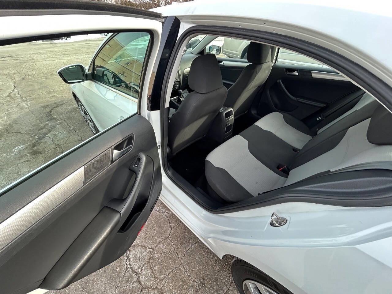 Used 2017 Volkswagen Jetta S image 6