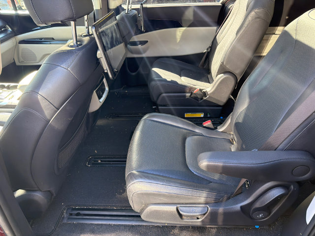 Used 2023 Kia Carnival SX Prestige FWD image 8