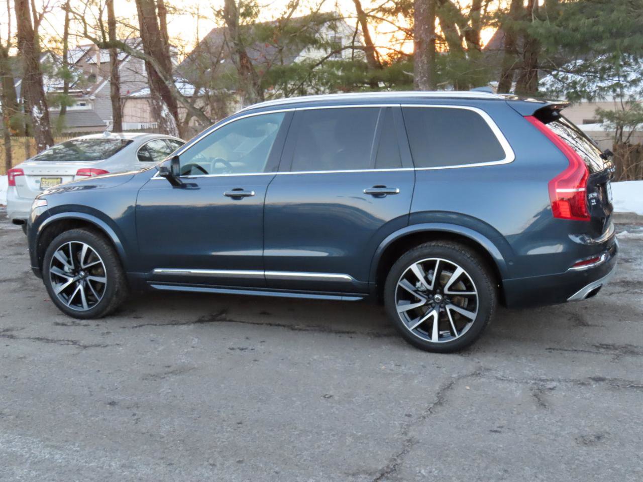 Used 2018 Volvo XC90 T6 Inscription w/ Convenience Package image 3
