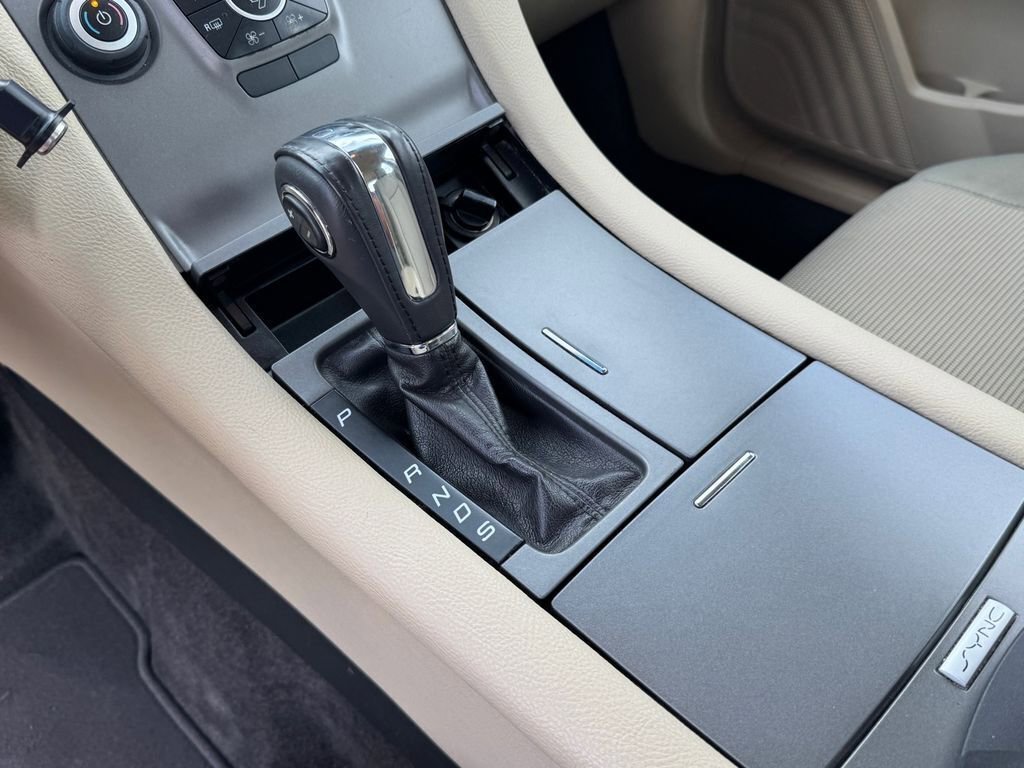 Used 2015 Ford Taurus SEL FWD image 21