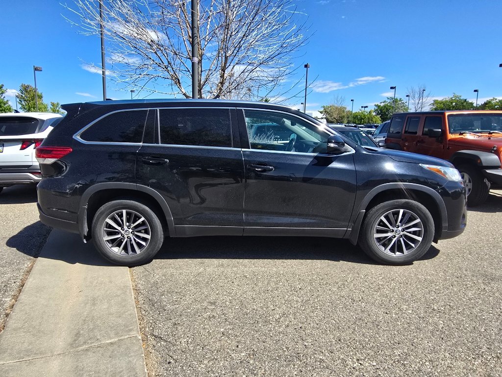 Used 2019 Toyota Highlander XLE AWD/4WD image 6