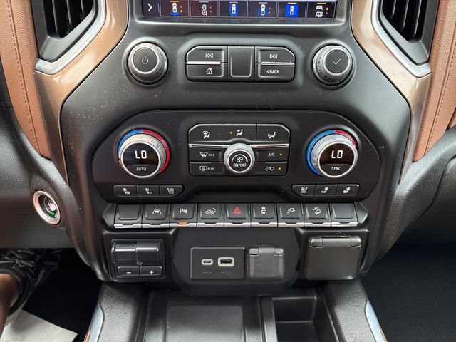 Used 2022 Chevrolet Silverado 1500 High Country w/ Technology Package AWD/4WD image 18