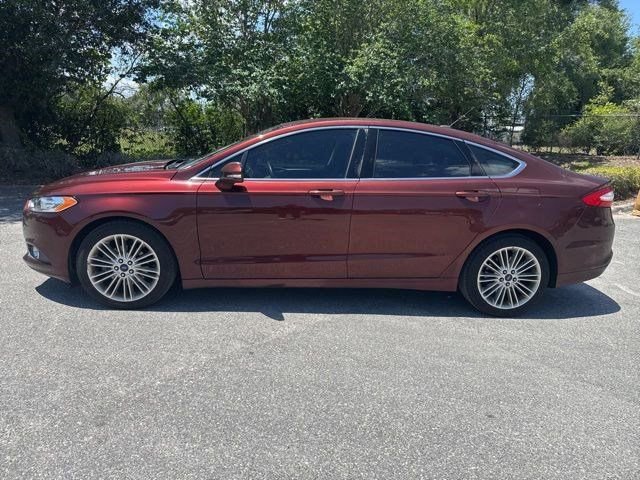 Used 2016 Ford Fusion SE w/ Equipment Group 202A FWD image 2
