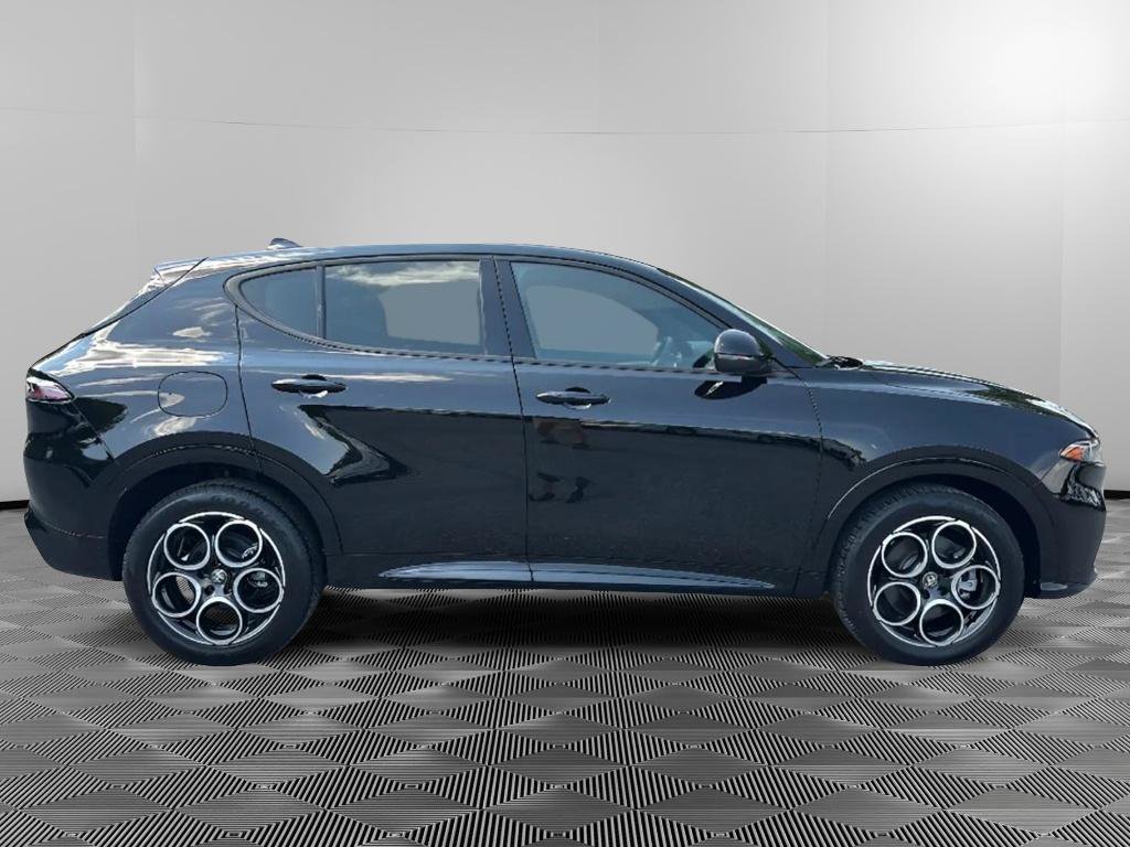 Used 2025 Alfa Romeo Tonale AWD/4WD image 6