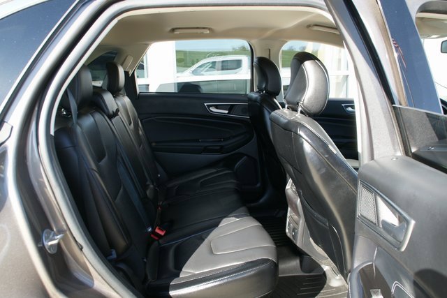 Used 2019 Ford Edge Titanium image 32
