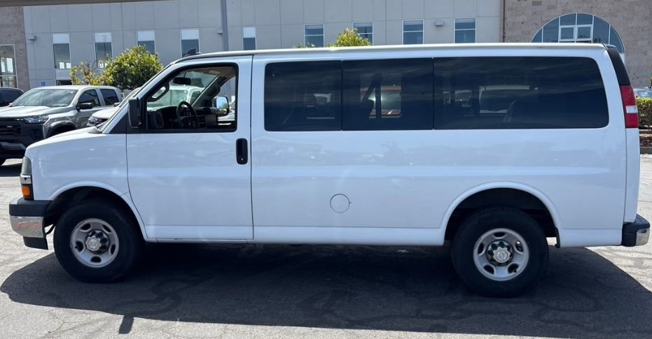 Used 2017 Chevrolet Express 3500 LT w/ LT Preferred Equipment Group RWD image 5