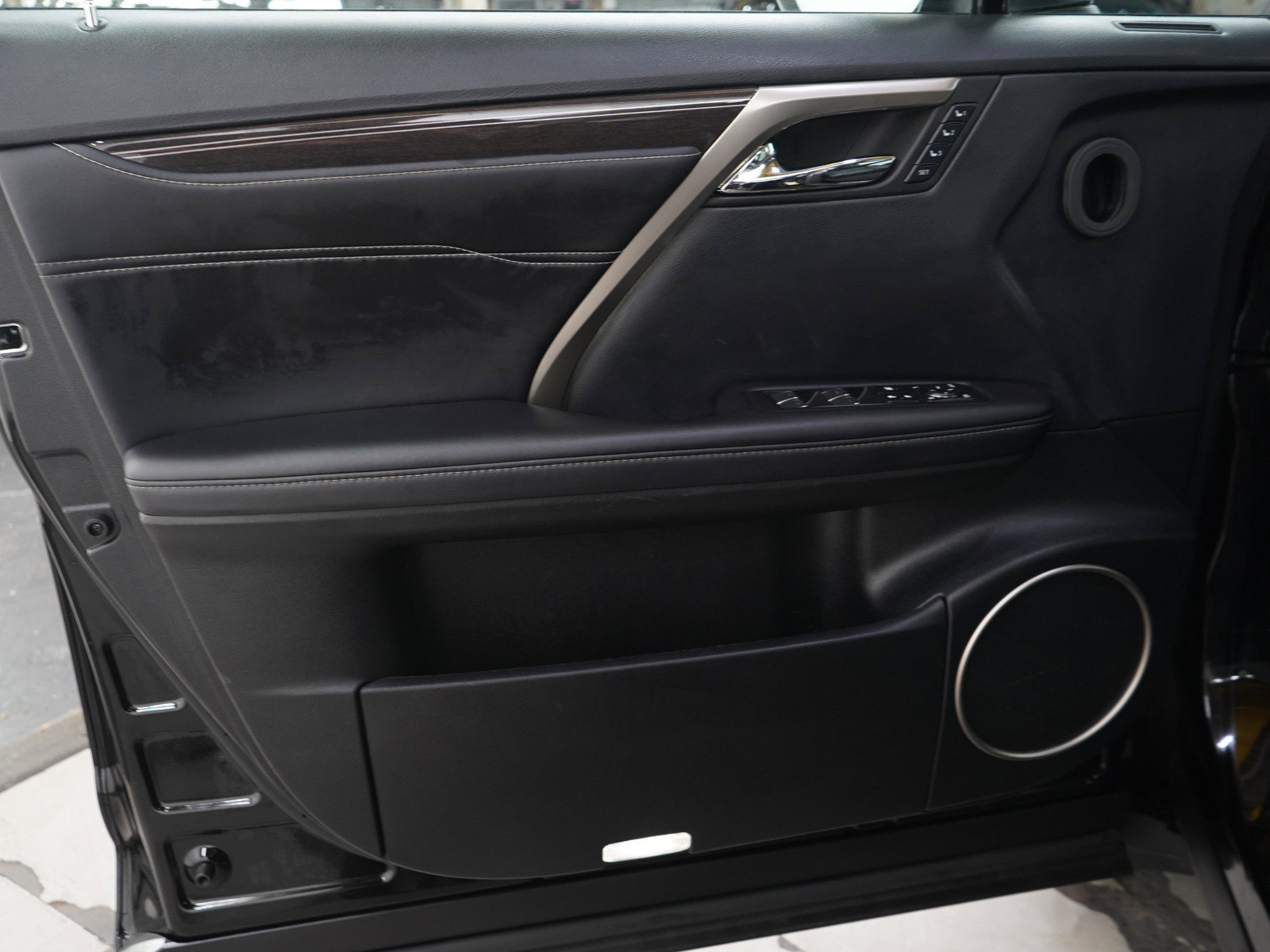 Used 2020 Lexus RX 450h AWD w/ Luxury Package image 23