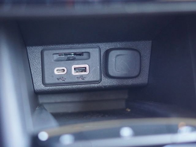 Used 2023 Chevrolet Bolt EUV Premier image 29