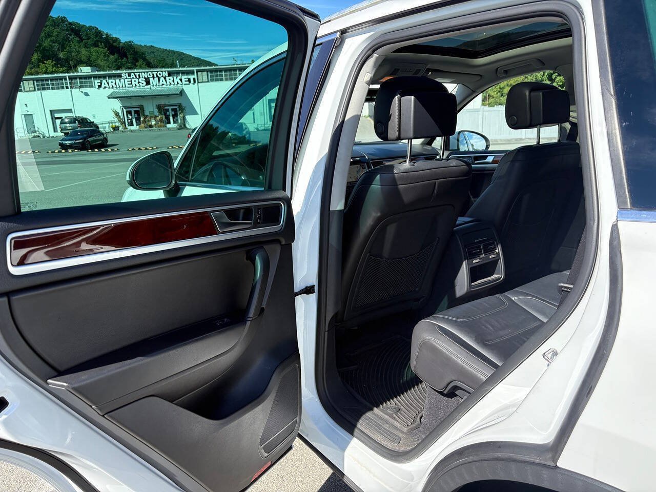 Used 2014 Volkswagen Touareg TDI AWD/4WD image 6
