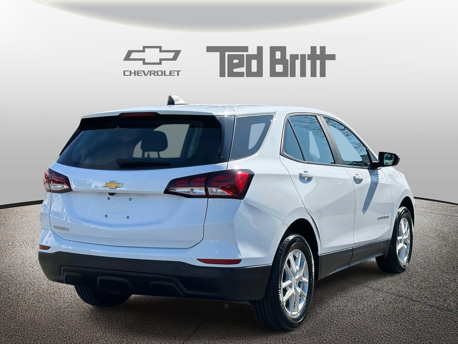 Certified 2024 Chevrolet Equinox LS w/ Driver Confidence II Package image 4