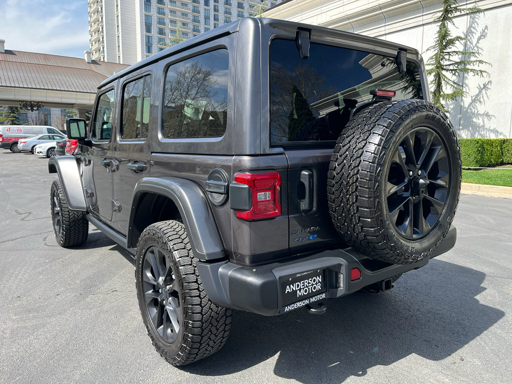 Used 2025 Jeep Wrangler Sahara image 9