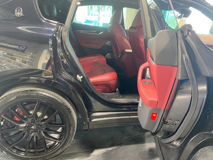 Used 2018 Maserati Levante GranSport image 15