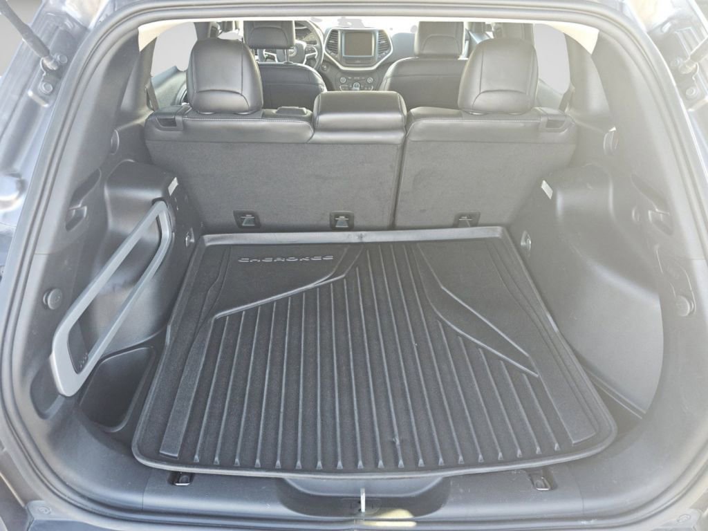 Used 2018 Jeep Cherokee Latitude Plus image 24