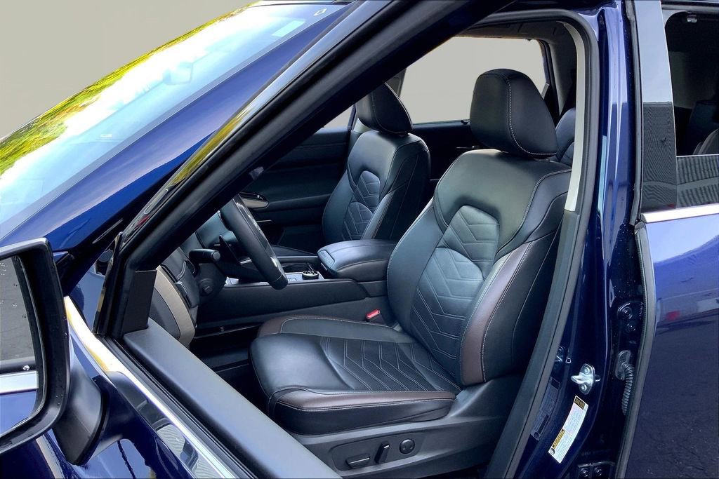 Used 2024 Nissan Pathfinder Platinum image 13