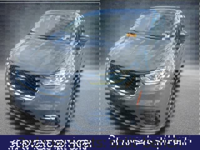 Used 2022 Chrysler Pacifica Touring-L image 15