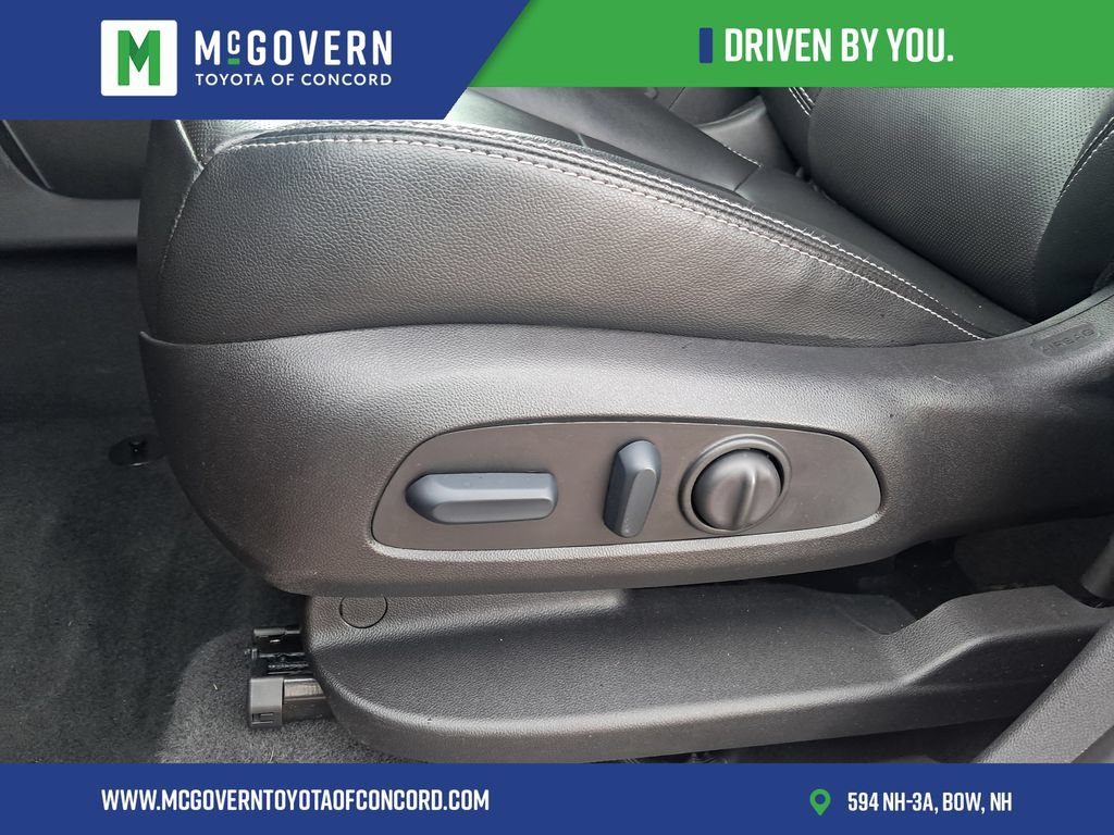 Used 2024 GMC Terrain SLT w/ Infotainment Package II AWD/4WD image 18