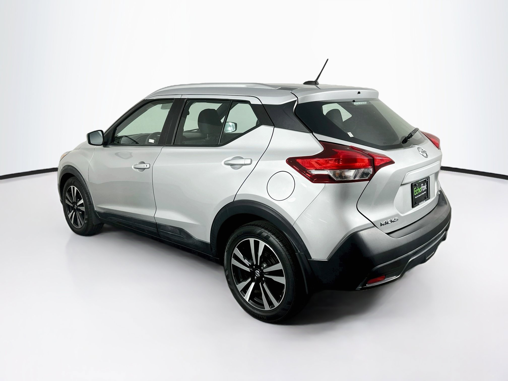 Used 2018 Nissan Kicks SV FWD image 5