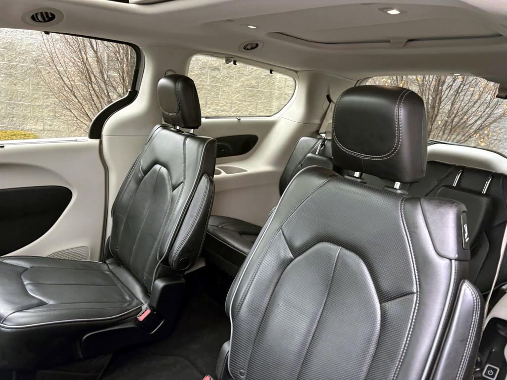 Used 2019 Chrysler Pacifica Limited w/ Advanced Safetytec Group image 28