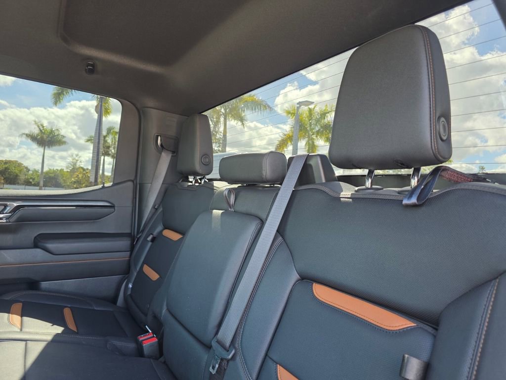 Used 2023 GMC Sierra 1500 AT4 image 16