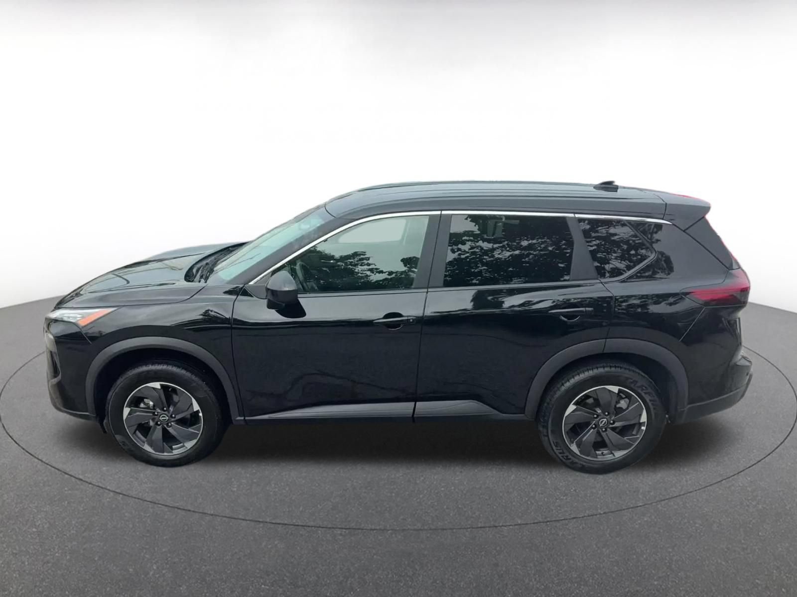 Used 2025 Nissan Rogue SV FWD image 8