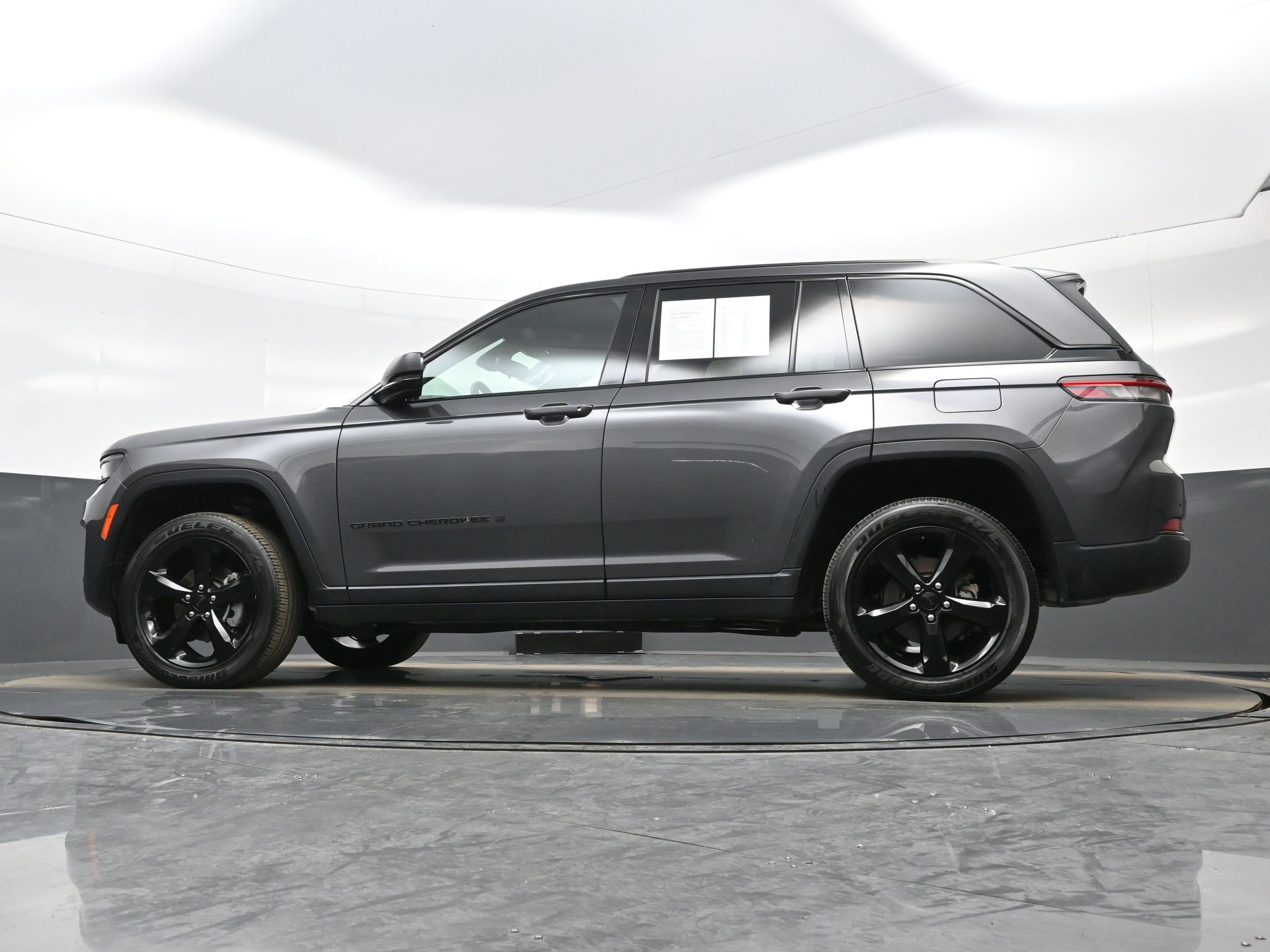 Used 2024 Jeep Grand Cherokee Altitude image 26