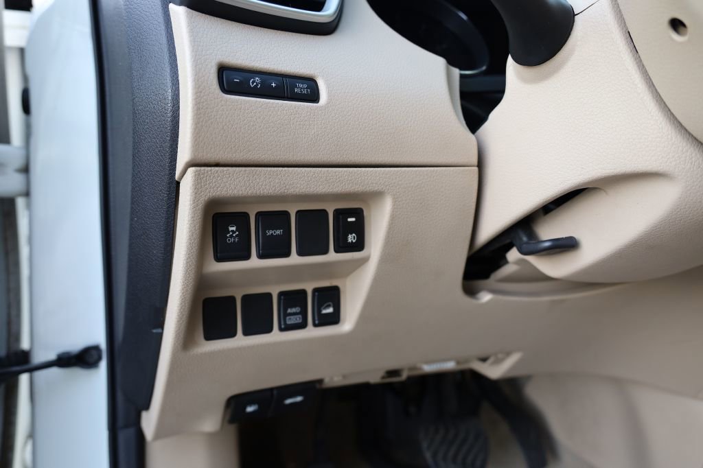 Used 2014 Nissan Rogue SV AWD/4WD image 21