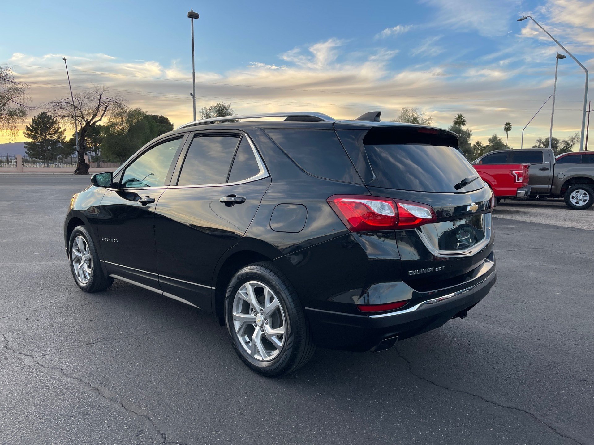 Used 2018 Chevrolet Equinox LT FWD image 3
