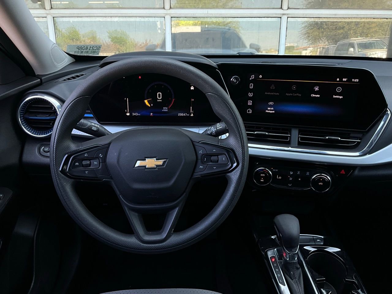 Used 2025 Chevrolet Trax LT FWD image 13