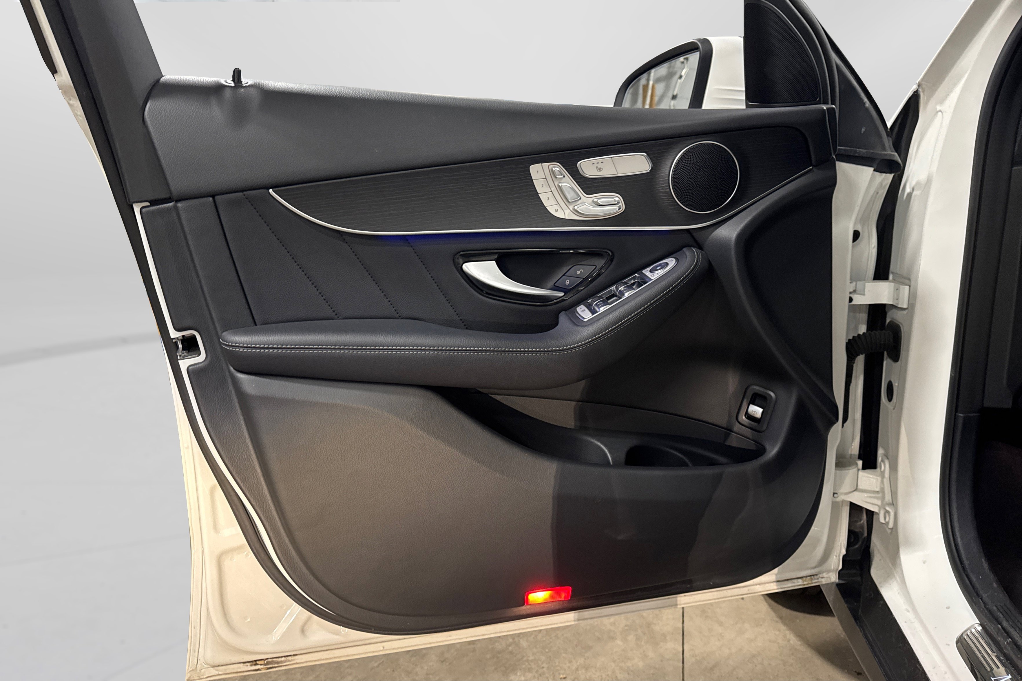 Used 2022 Mercedes-Benz GLC 300 4MATIC image 14