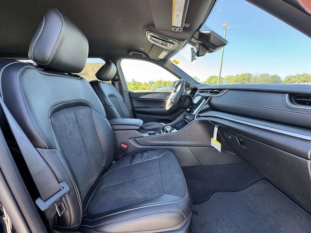 New 2025 Jeep Grand Cherokee Altitude image 14