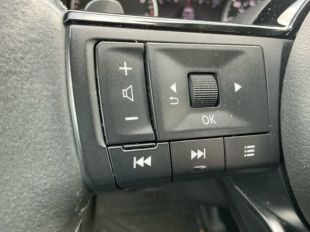 Used 2023 Nissan Pathfinder SL AWD/4WD image 21