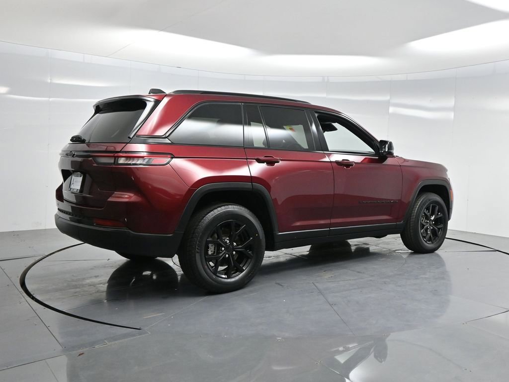 Used 2024 Jeep Grand Cherokee Altitude image 30