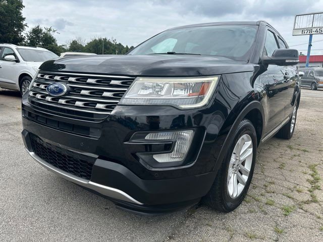 Used 2017 Ford Explorer XLT w/ Equipment Group 202A image 6