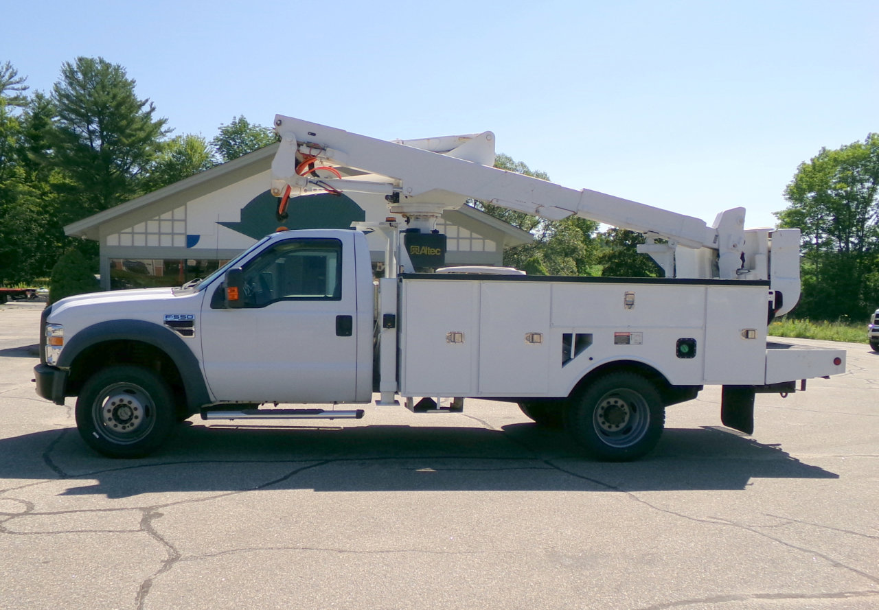 Used 2008 Ford F550 4x4 Regular Cab Super Duty image 3